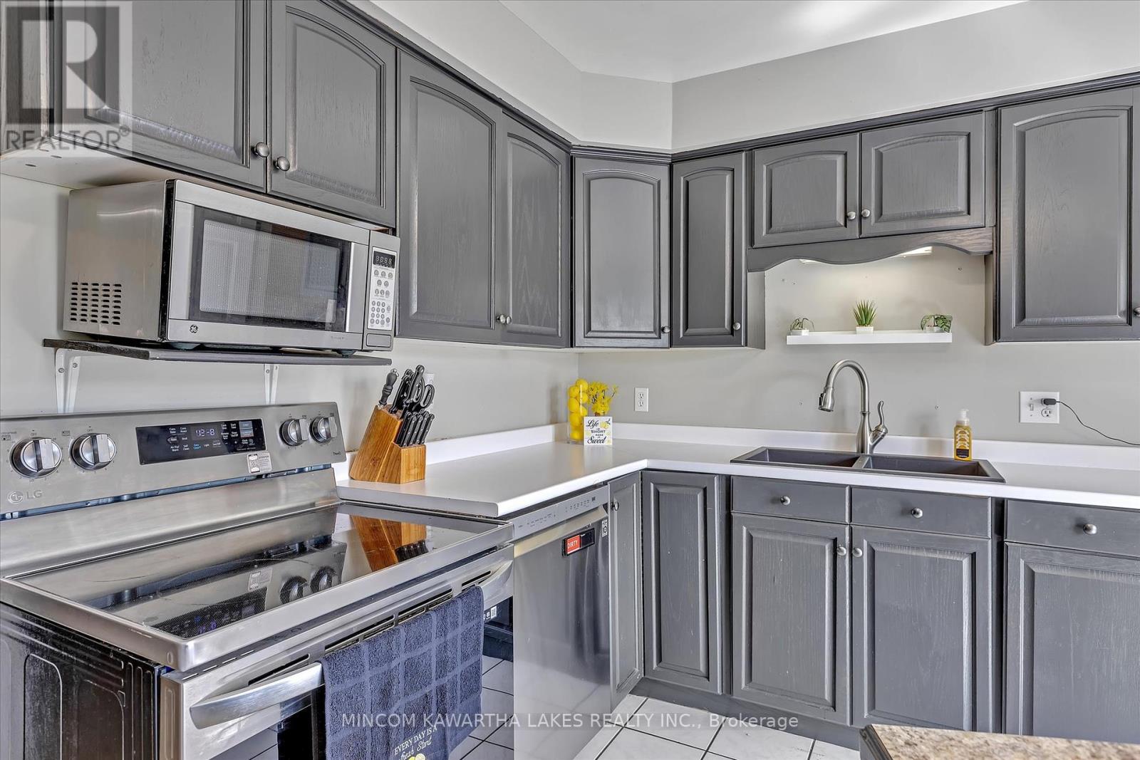 1405 Hiawatha Line, Otonabee-South Monaghan, Ontario  K9J 6X8 - Photo 10 - X12373406