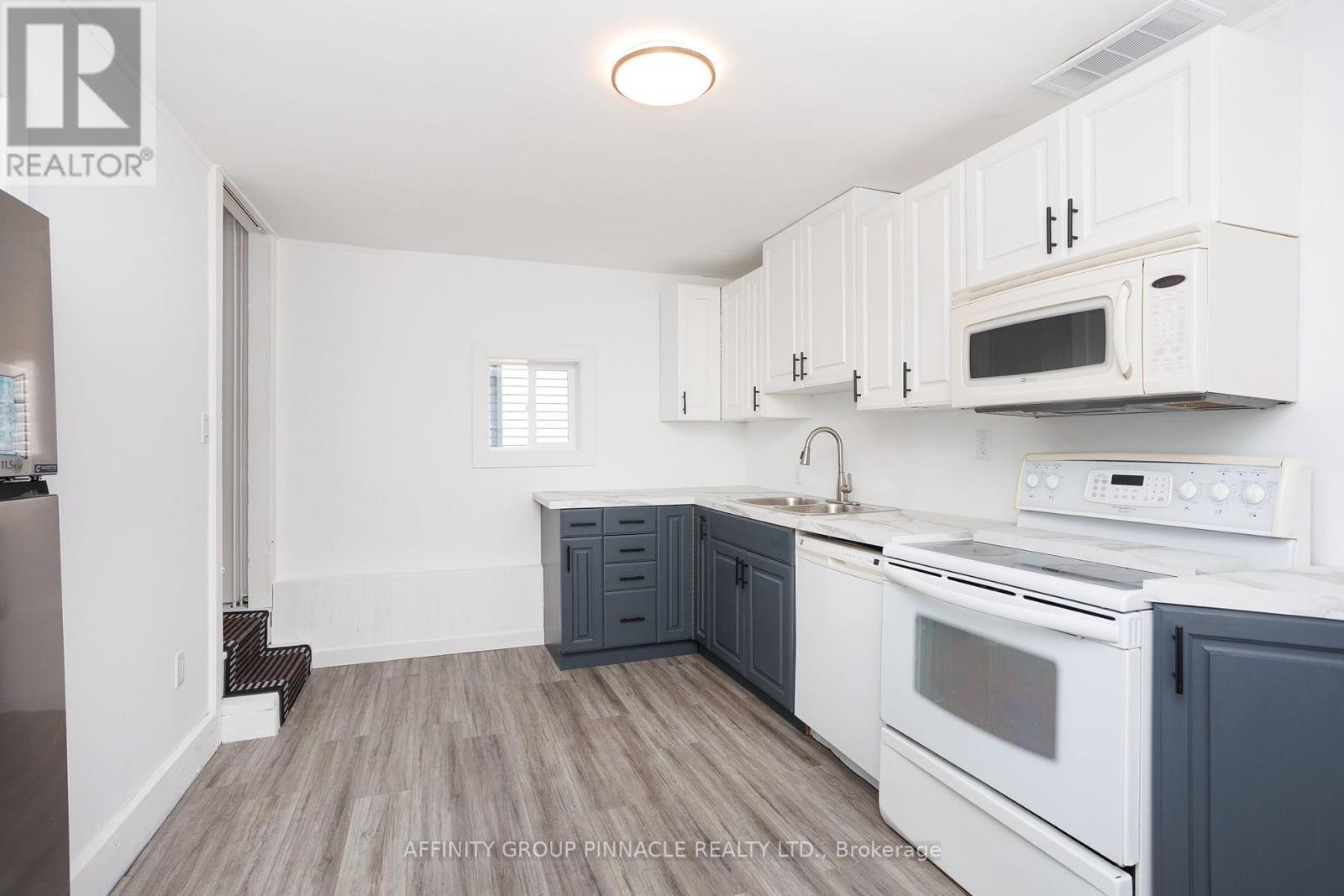 6 Duke Street, Kawartha Lakes (Lindsay), Ontario  K9V 2K4 - Photo 13 - X12374156