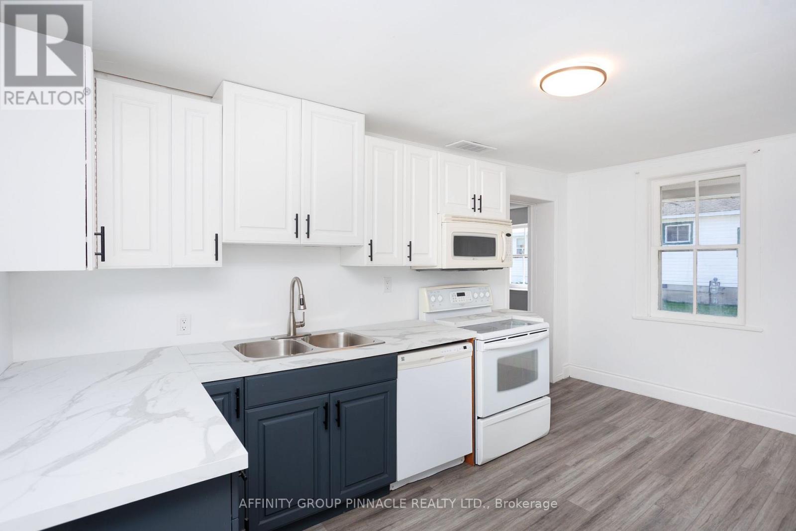 6 Duke Street, Kawartha Lakes (Lindsay), Ontario  K9V 2K4 - Photo 15 - X12374156