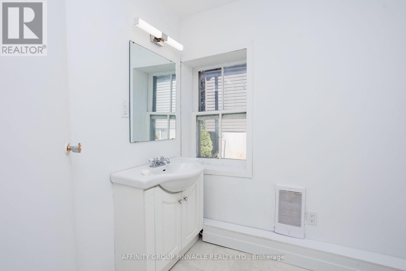 6 Duke Street, Kawartha Lakes (Lindsay), Ontario  K9V 2K4 - Photo 19 - X12374156