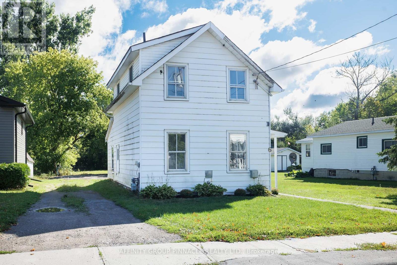 6 Duke Street, Kawartha Lakes (Lindsay), Ontario  K9V 2K4 - Photo 2 - X12374156