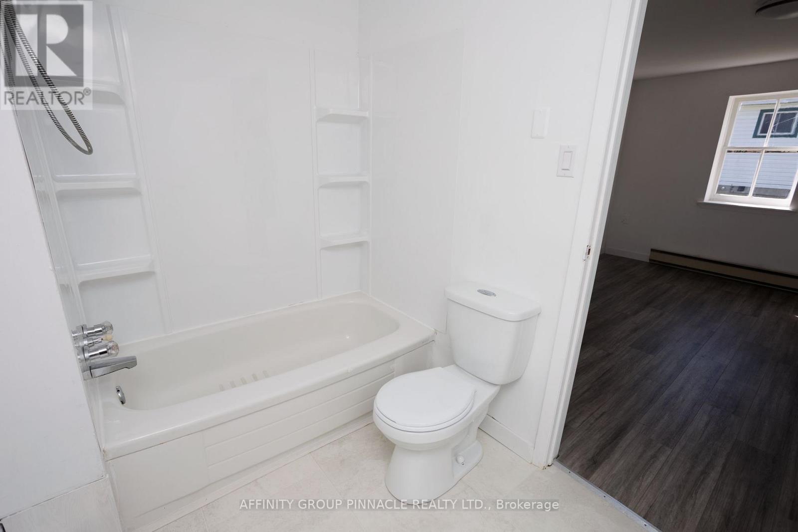 6 Duke Street, Kawartha Lakes (Lindsay), Ontario  K9V 2K4 - Photo 22 - X12374156