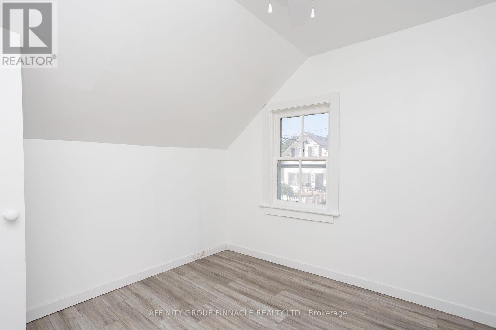 6 Duke Street, Kawartha Lakes (Lindsay), Ontario  K9V 2K4 - Photo 30 - X12374156