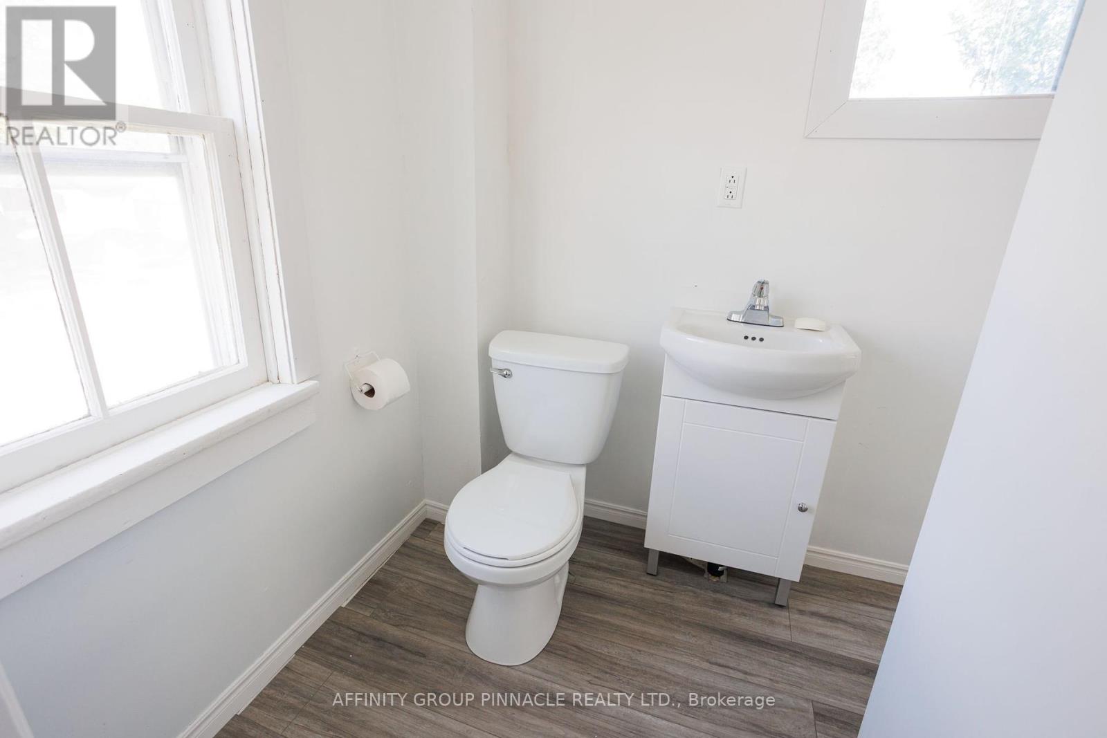 6 Duke Street, Kawartha Lakes (Lindsay), Ontario  K9V 2K4 - Photo 32 - X12374156
