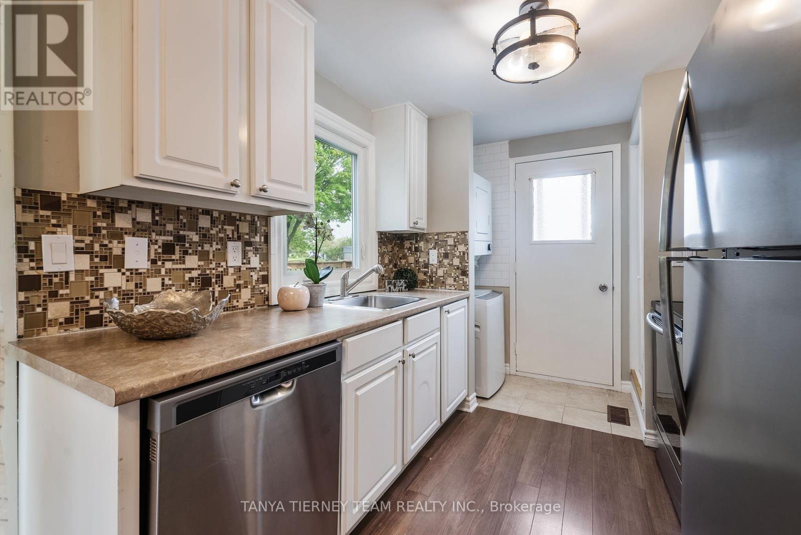18 The Cove Road, Clarington (Newcastle), Ontario  L1B 1B9 - Photo 14 - E12374315