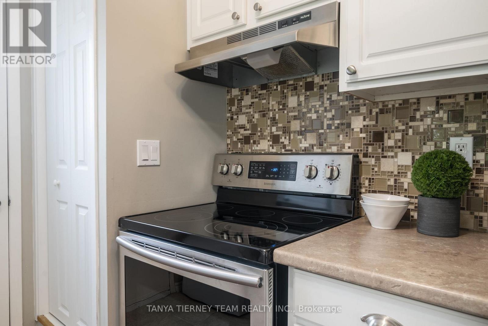 18 The Cove Road, Clarington (Newcastle), Ontario  L1B 1B9 - Photo 15 - E12374315