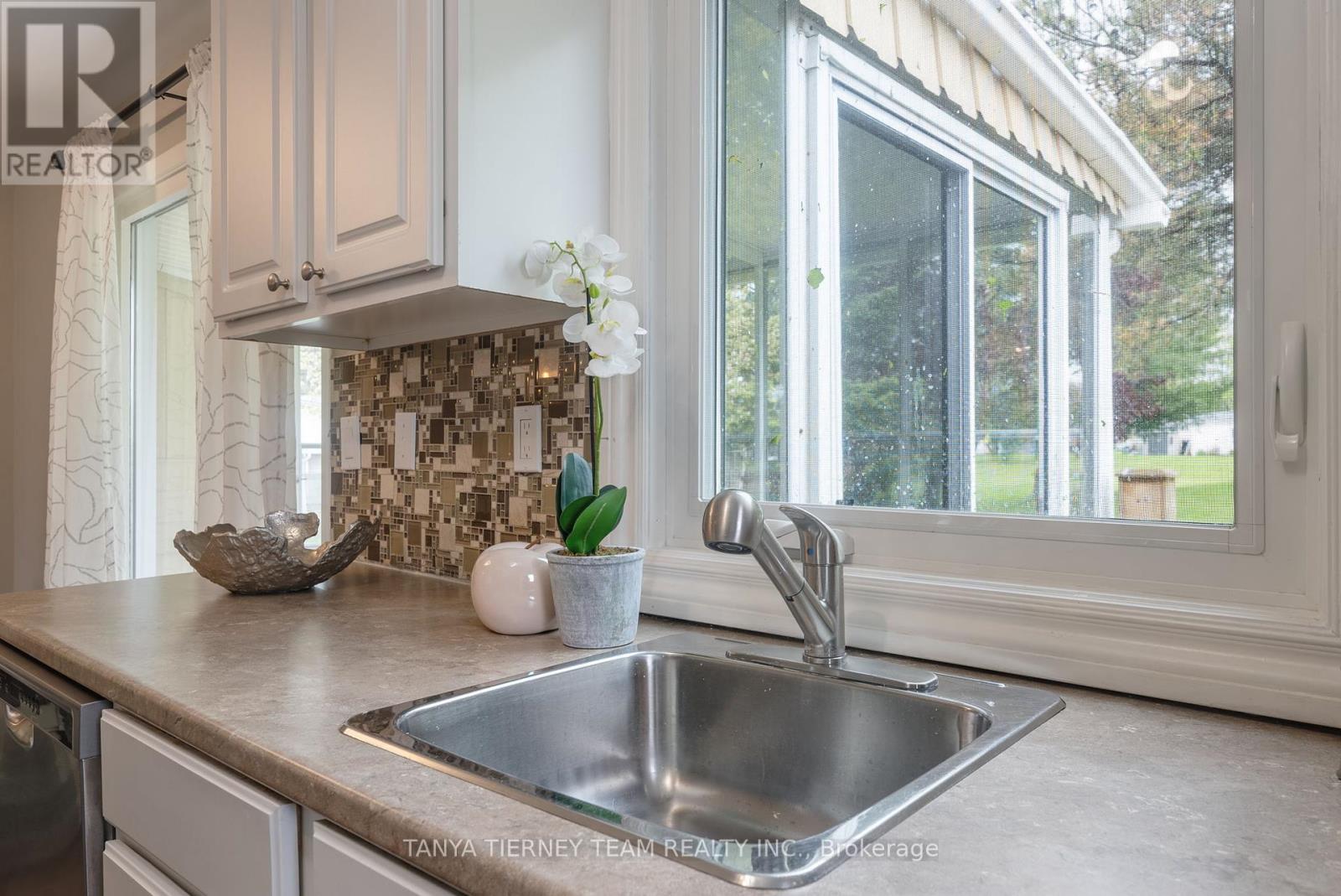 18 The Cove Road, Clarington (Newcastle), Ontario  L1B 1B9 - Photo 16 - E12374315
