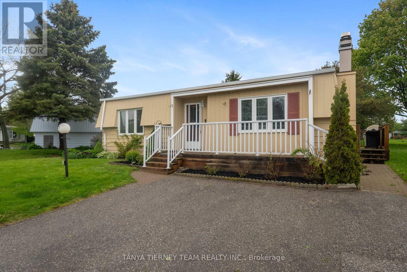 18 The Cove Road, Clarington (Newcastle), Ontario  L1B 1B9 - Photo 2 - E12374315