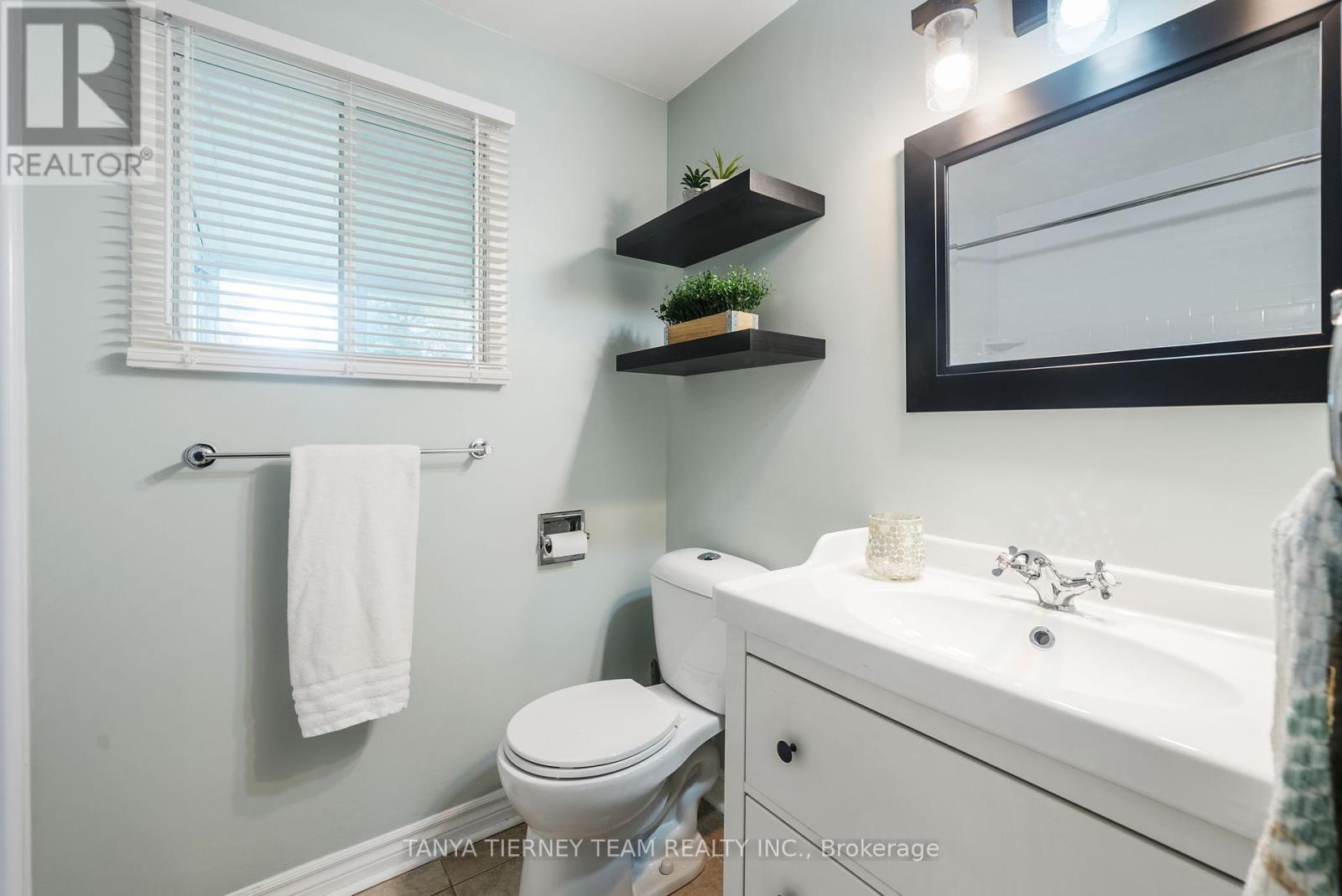 18 The Cove Road, Clarington (Newcastle), Ontario  L1B 1B9 - Photo 25 - E12374315