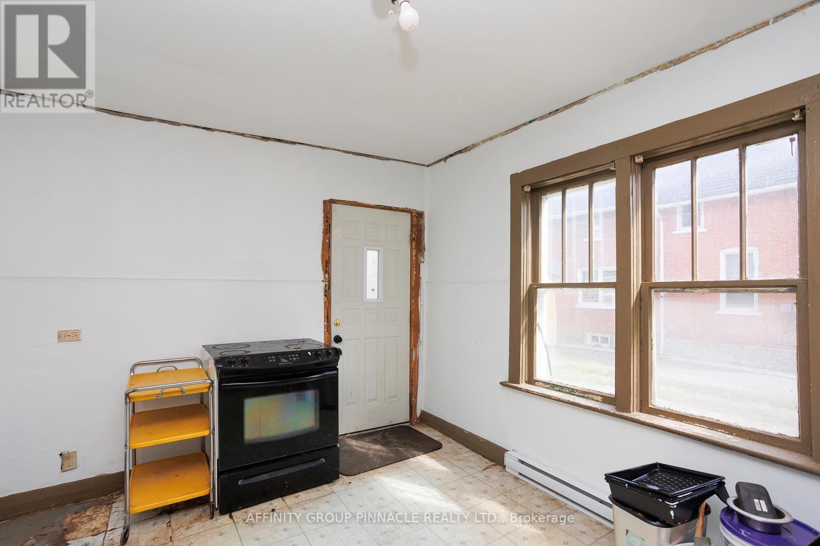 106 Russell Street W, Kawartha Lakes (Lindsay), Ontario  K9V 2X4 - Photo 10 - X12374372