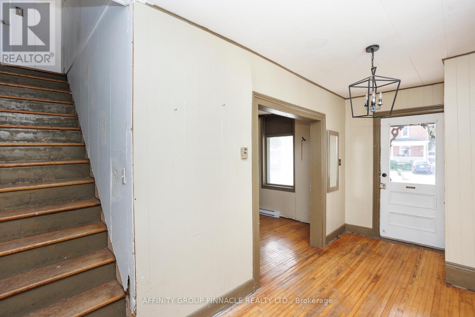 106 Russell Street W, Kawartha Lakes (Lindsay), Ontario  K9V 2X4 - Photo 11 - X12374372