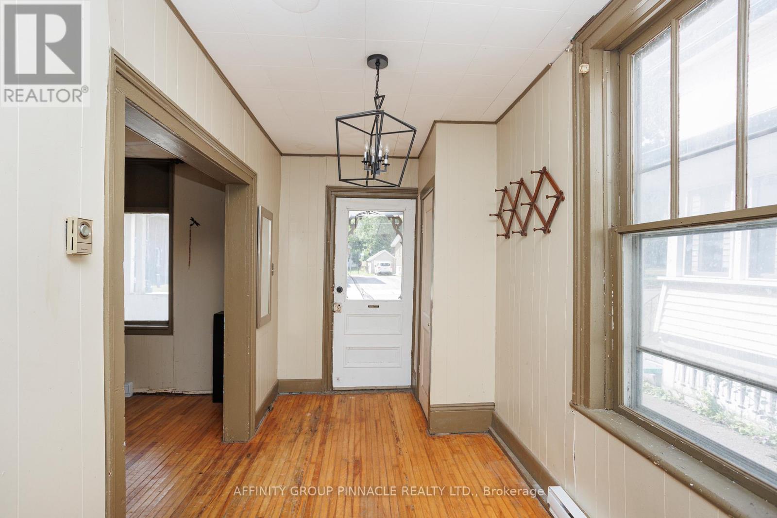 106 Russell Street W, Kawartha Lakes (Lindsay), Ontario  K9V 2X4 - Photo 12 - X12374372