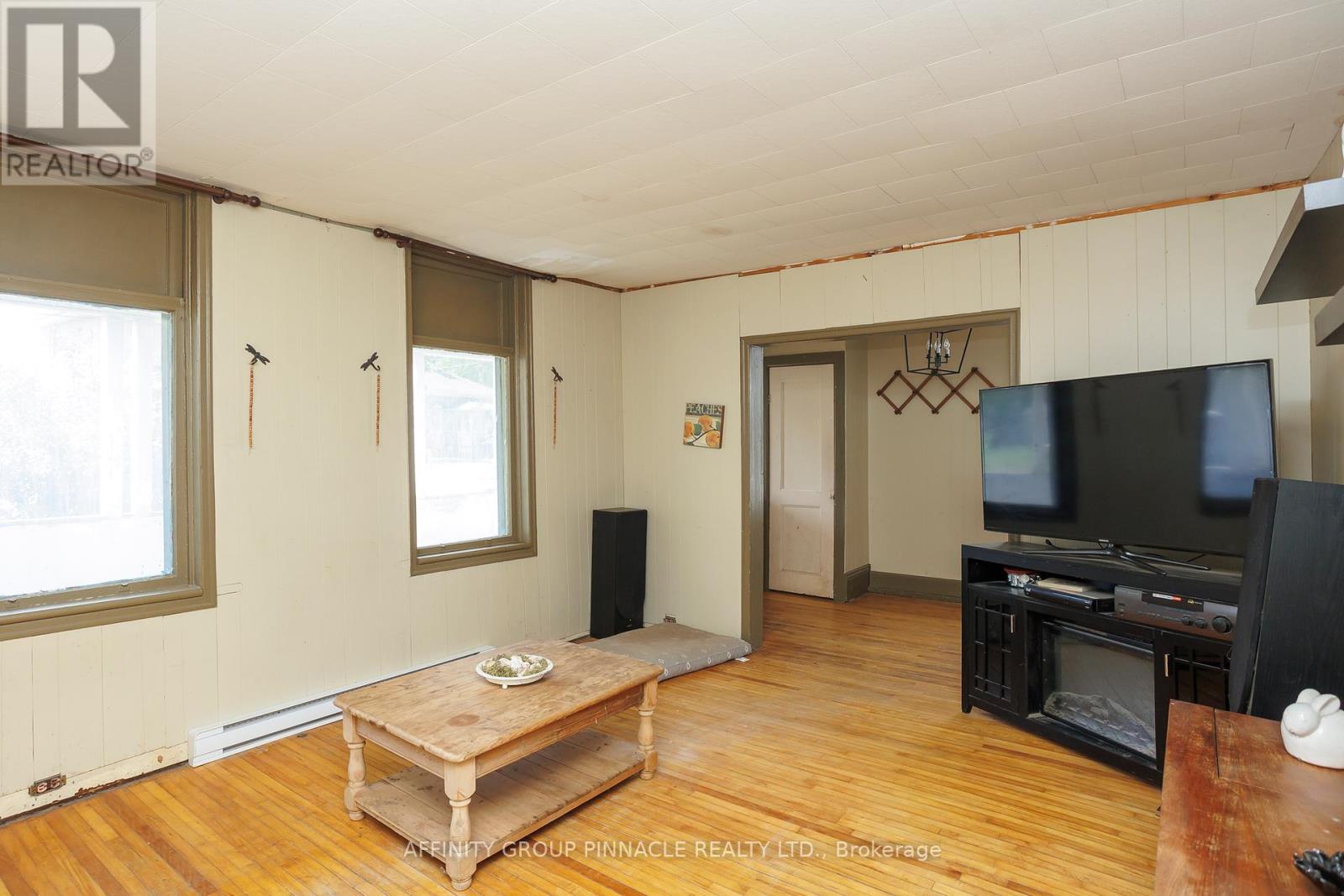 106 Russell Street W, Kawartha Lakes (Lindsay), Ontario  K9V 2X4 - Photo 15 - X12374372