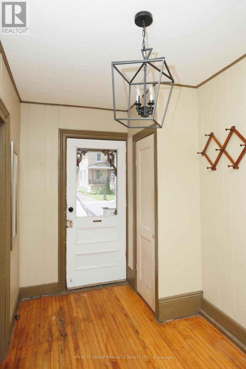106 Russell Street W, Kawartha Lakes (Lindsay), Ontario  K9V 2X4 - Photo 16 - X12374372