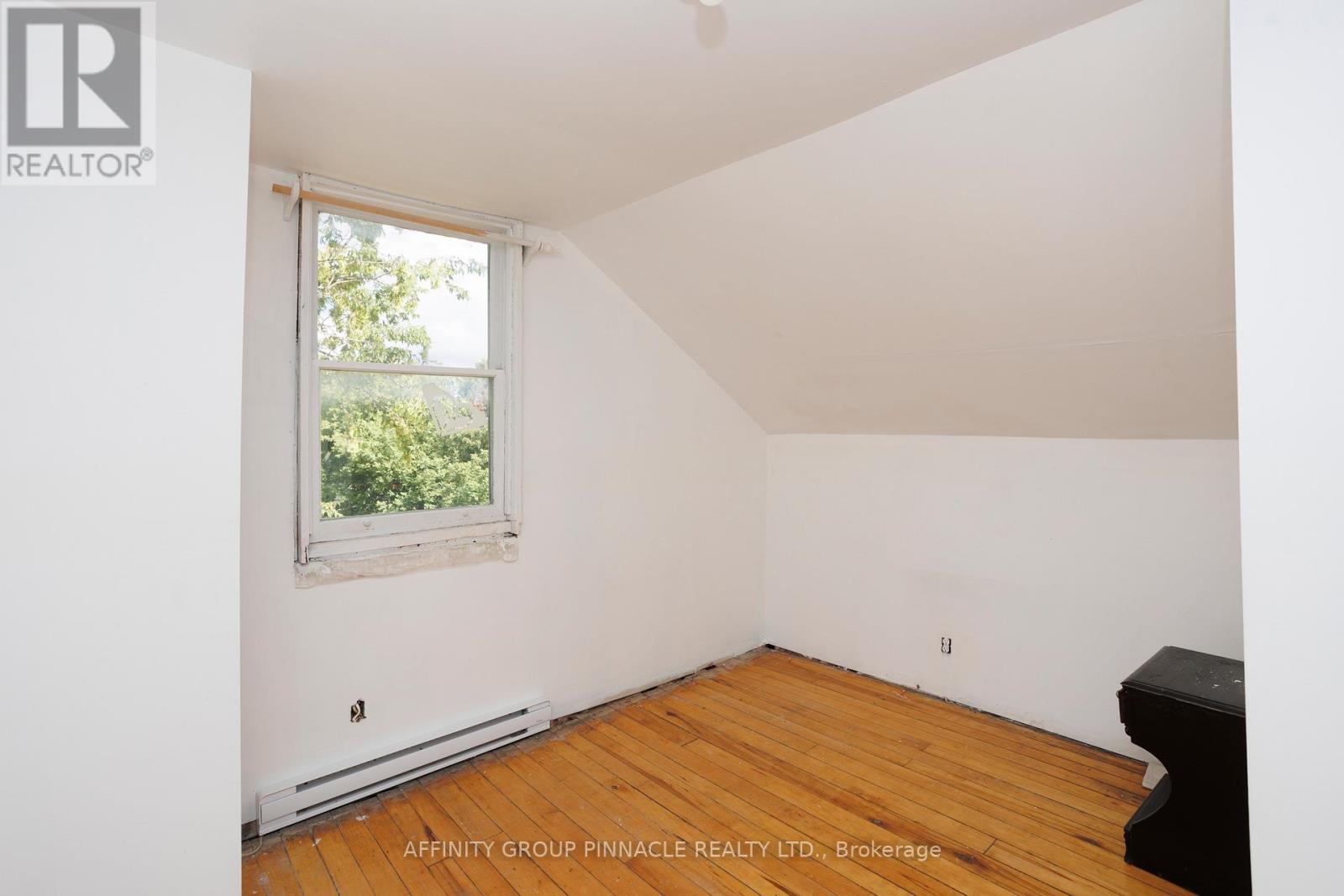 106 Russell Street W, Kawartha Lakes (Lindsay), Ontario  K9V 2X4 - Photo 25 - X12374372