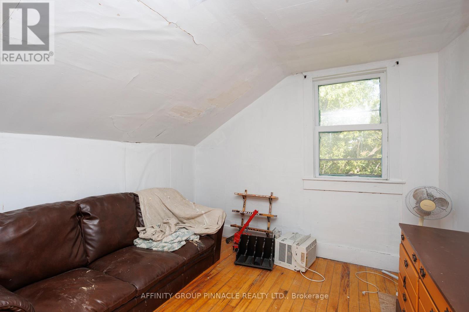 106 Russell Street W, Kawartha Lakes (Lindsay), Ontario  K9V 2X4 - Photo 27 - X12374372
