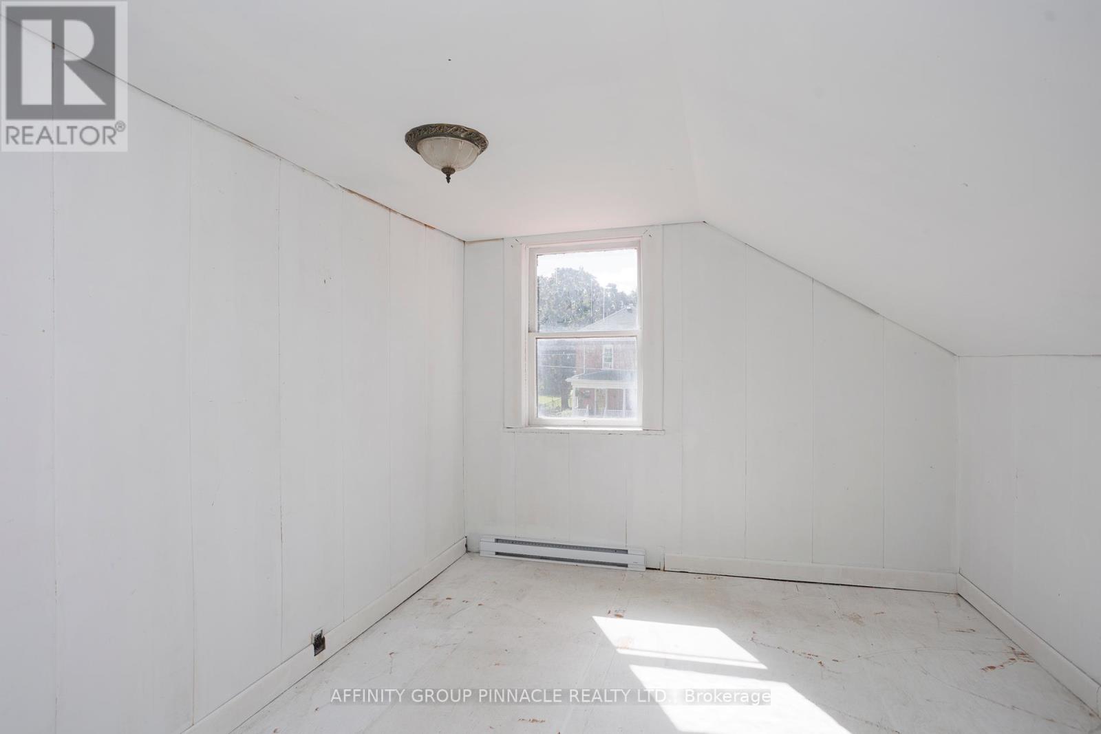 106 Russell Street W, Kawartha Lakes (Lindsay), Ontario  K9V 2X4 - Photo 29 - X12374372