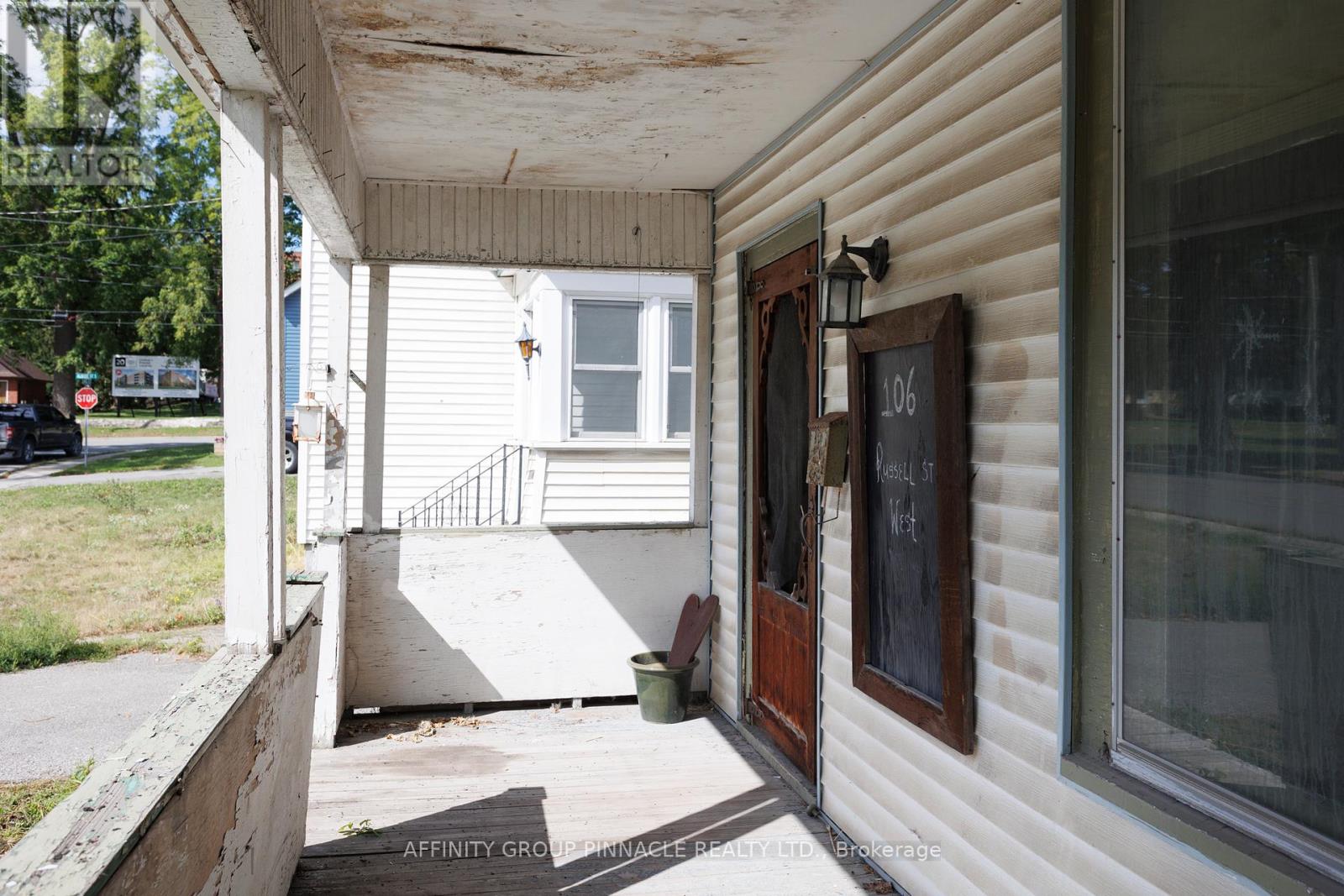 106 Russell Street W, Kawartha Lakes (Lindsay), Ontario  K9V 2X4 - Photo 3 - X12374372