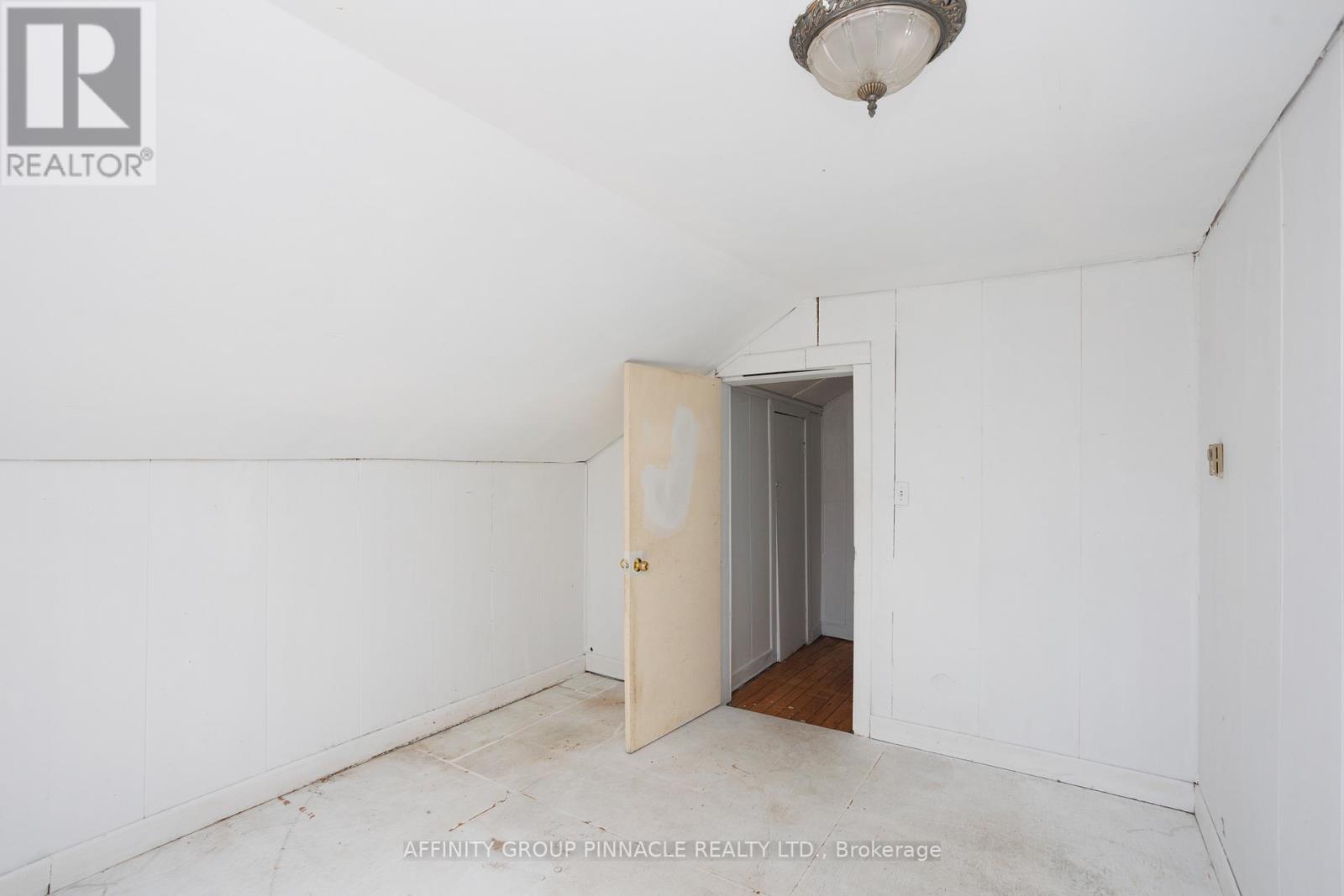 106 Russell Street W, Kawartha Lakes (Lindsay), Ontario  K9V 2X4 - Photo 30 - X12374372