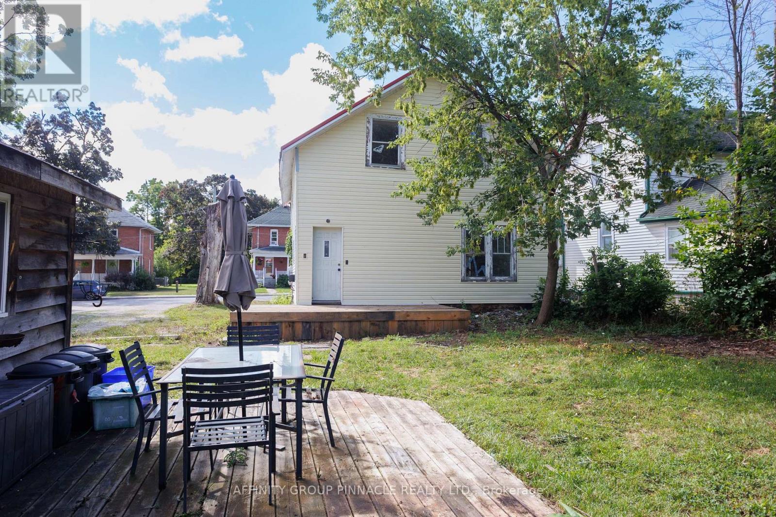 106 Russell Street W, Kawartha Lakes (Lindsay), Ontario  K9V 2X4 - Photo 4 - X12374372