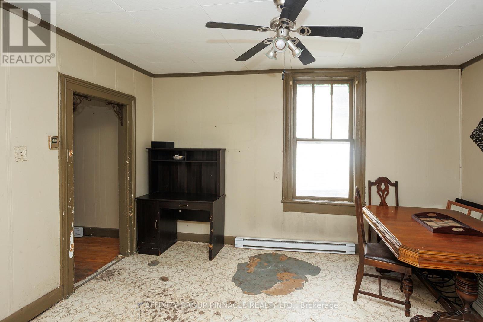 106 Russell Street W, Kawartha Lakes (Lindsay), Ontario  K9V 2X4 - Photo 7 - X12374372