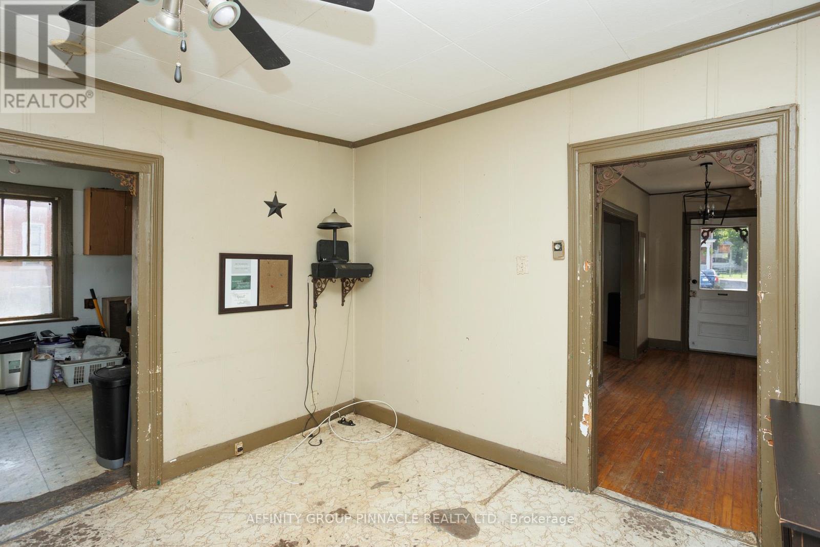 106 Russell Street W, Kawartha Lakes (Lindsay), Ontario  K9V 2X4 - Photo 8 - X12374372