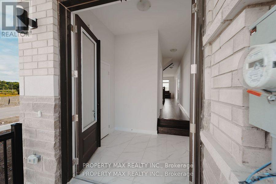 635 Pollock Grove, Peterborough (Monaghan Ward 2), Ontario  K9K 0J6 - Photo 2 - X12374540