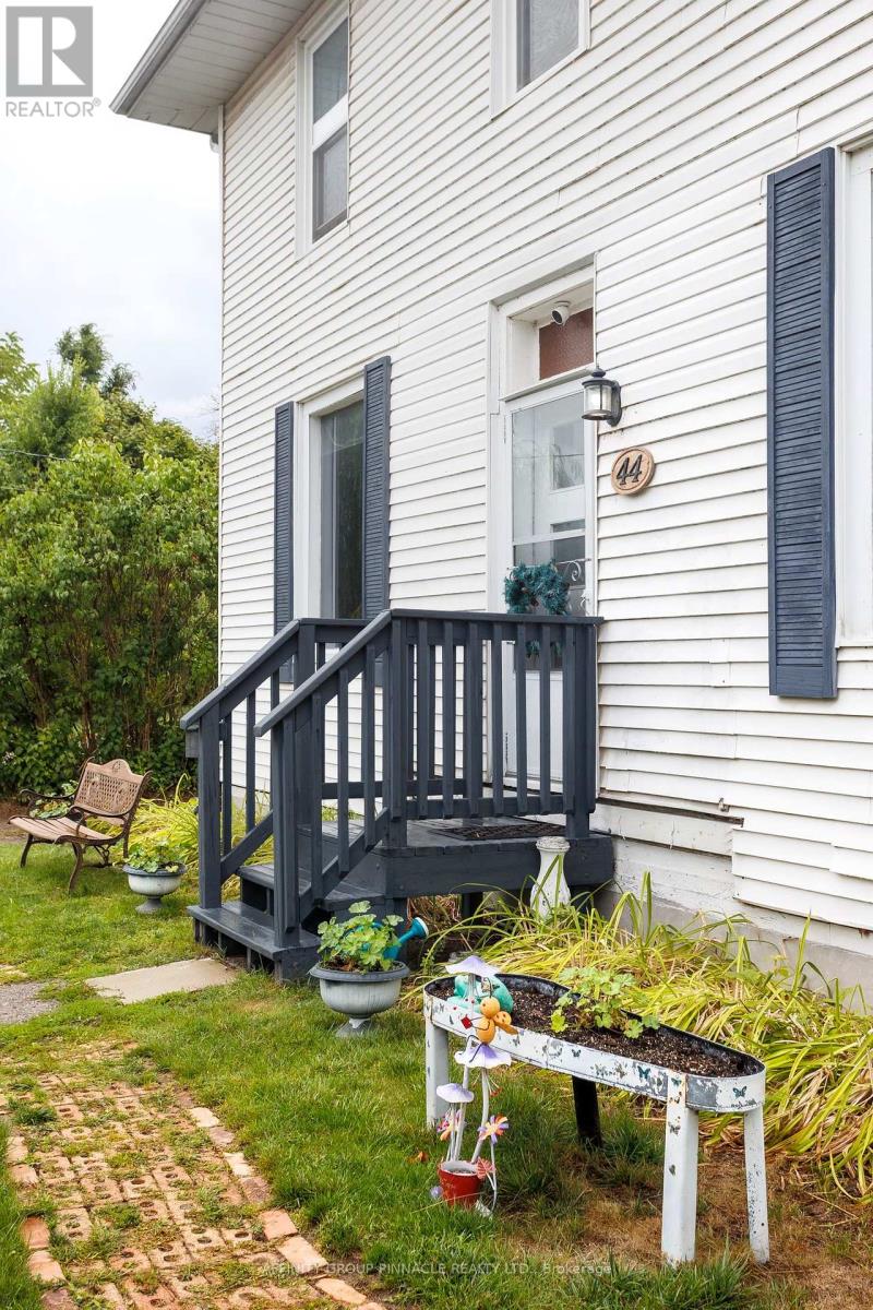44 St Patrick Street, Kawartha Lakes (Lindsay), Ontario  K9V 1R3 - Photo 3 - X12374682