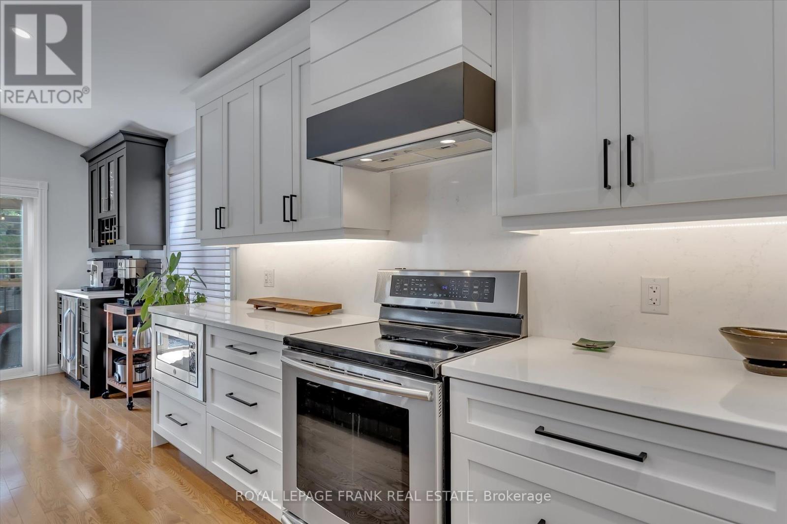 1542 Ireland Drive, Peterborough (Monaghan Ward 2), Ontario  K9K 2T2 - Photo 18 - X12374711
