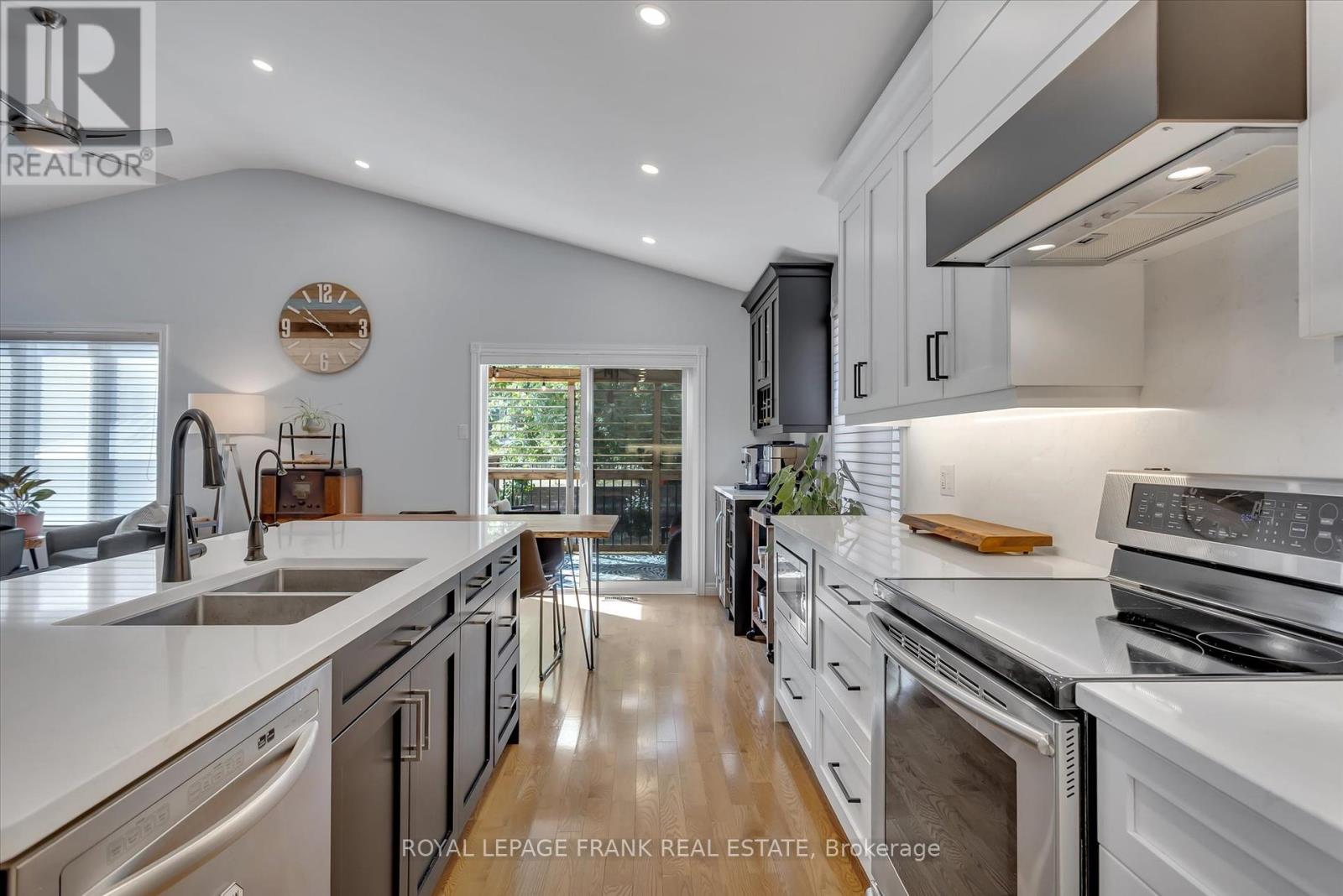 1542 Ireland Drive, Peterborough (Monaghan Ward 2), Ontario  K9K 2T2 - Photo 19 - X12374711