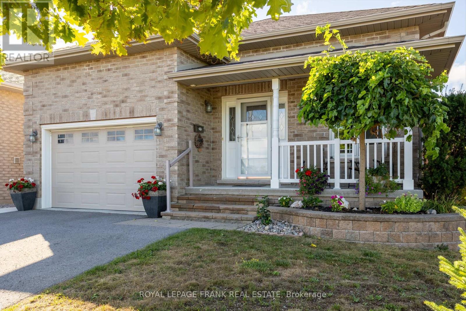 1542 Ireland Drive, Peterborough (Monaghan Ward 2), Ontario  K9K 2T2 - Photo 2 - X12374711