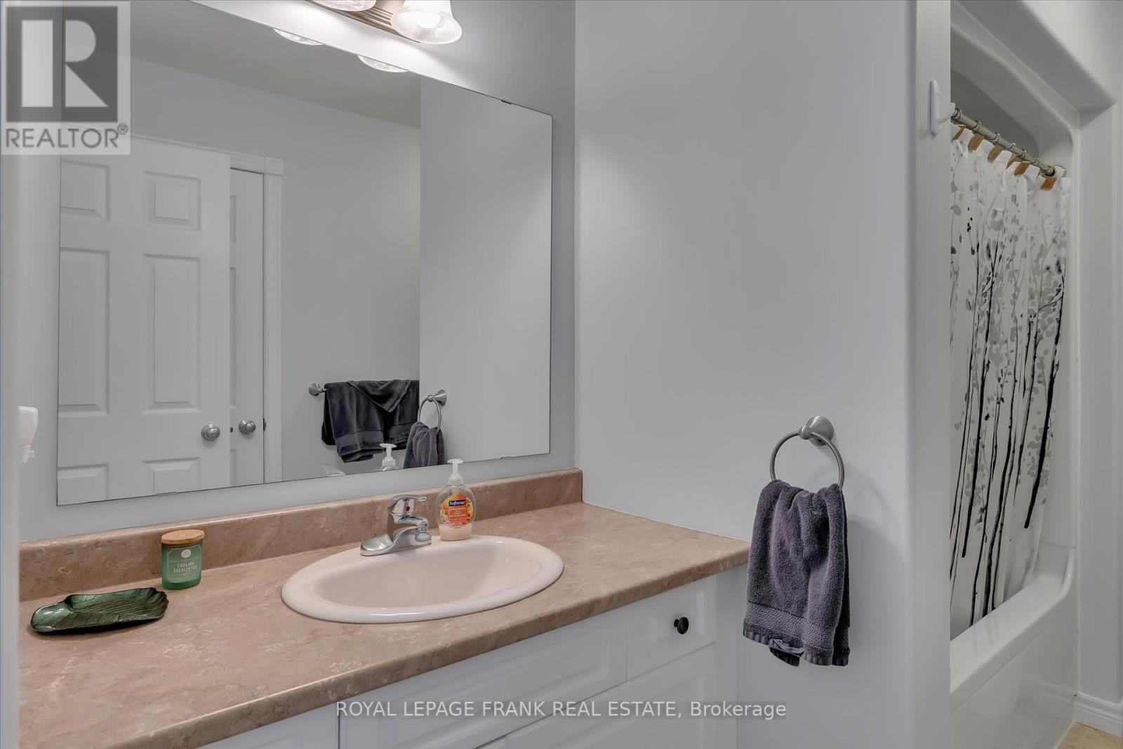 1542 Ireland Drive, Peterborough (Monaghan Ward 2), Ontario  K9K 2T2 - Photo 35 - X12374711