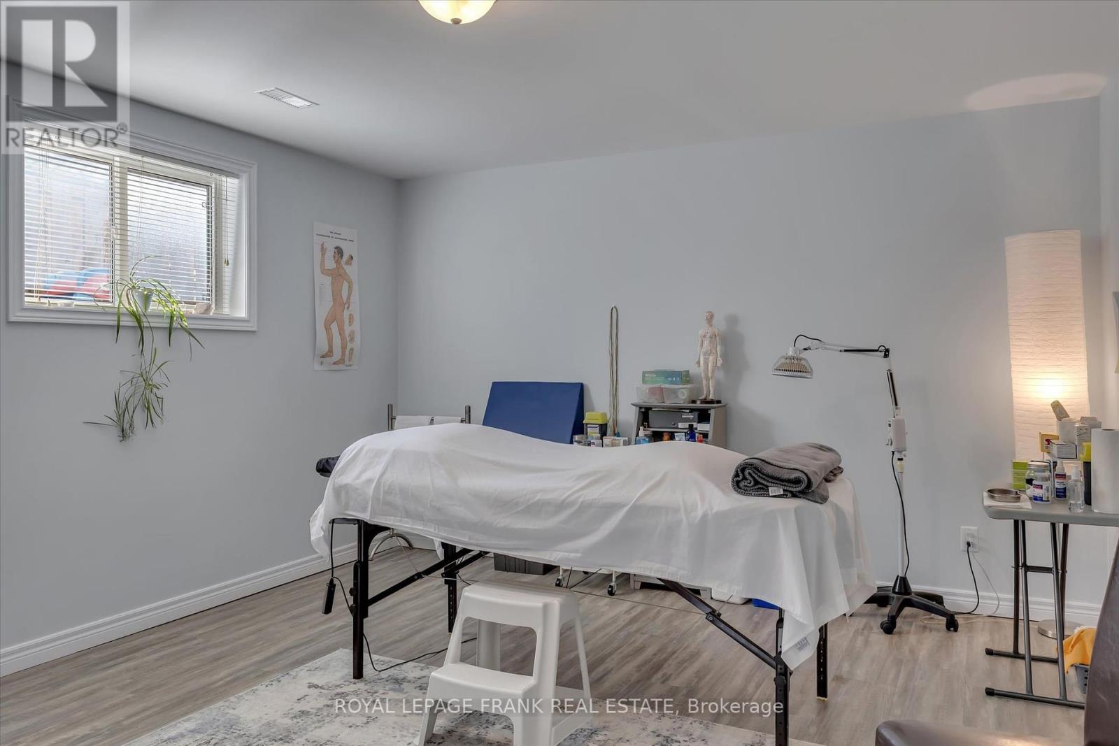 1542 Ireland Drive, Peterborough (Monaghan Ward 2), Ontario  K9K 2T2 - Photo 36 - X12374711