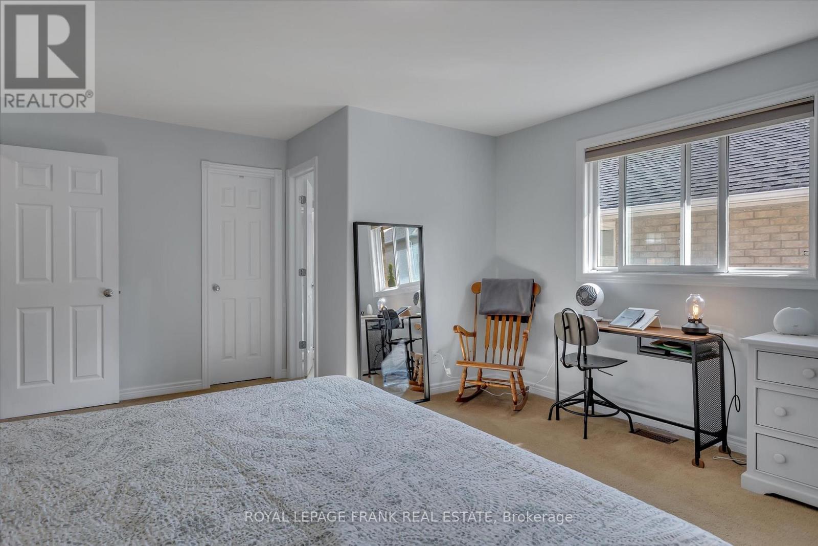 1542 Ireland Drive, Peterborough (Monaghan Ward 2), Ontario  K9K 2T2 - Photo 8 - X12374711