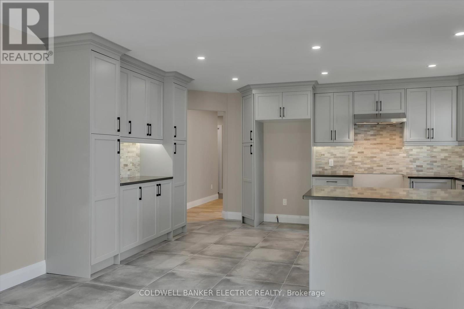 2225 Lorraine Drive, Peterborough (Northcrest Ward 5), Ontario  K9L 1Y6 - Photo 10 - X12374870