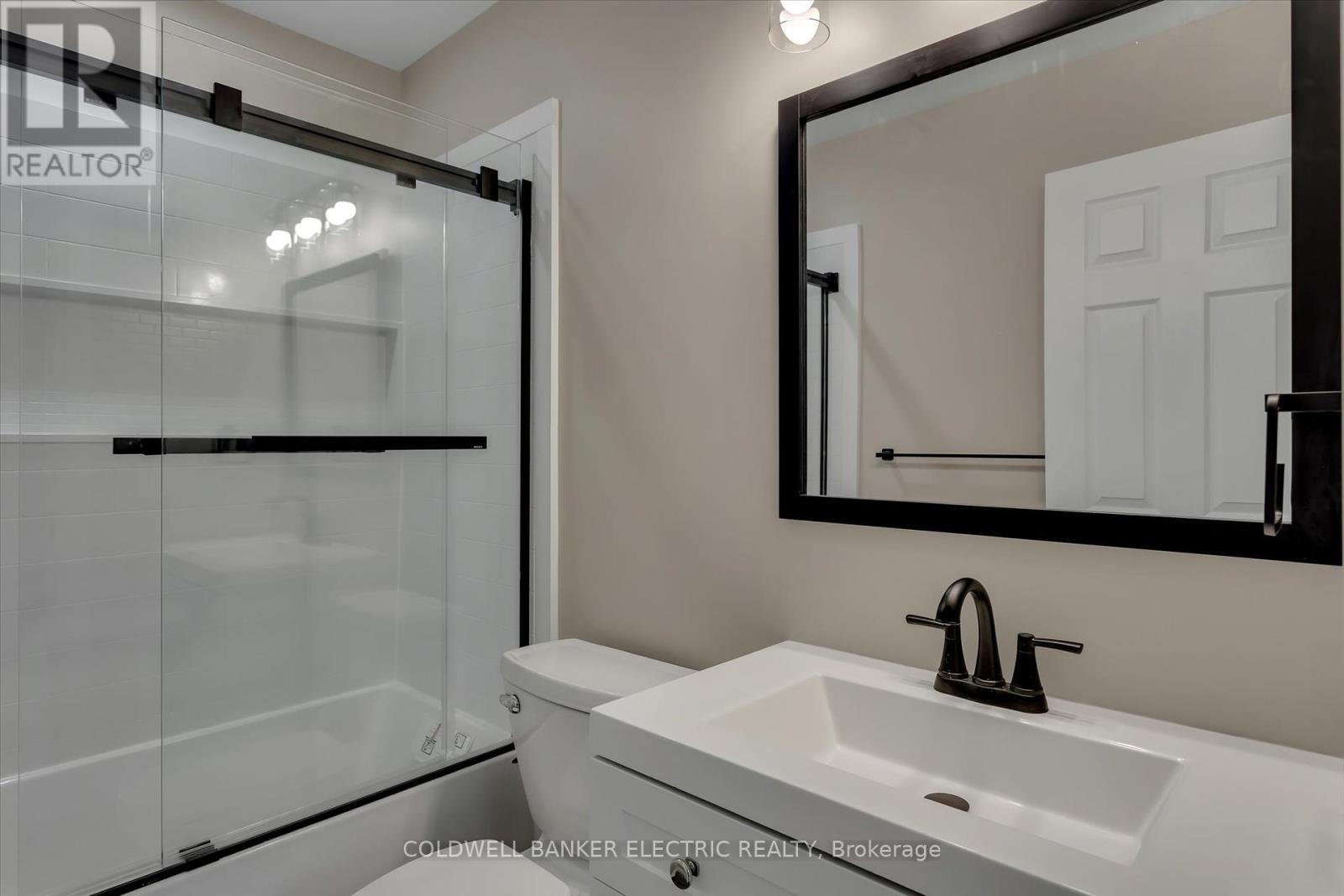 2225 Lorraine Drive, Peterborough (Northcrest Ward 5), Ontario  K9L 1Y6 - Photo 15 - X12374870