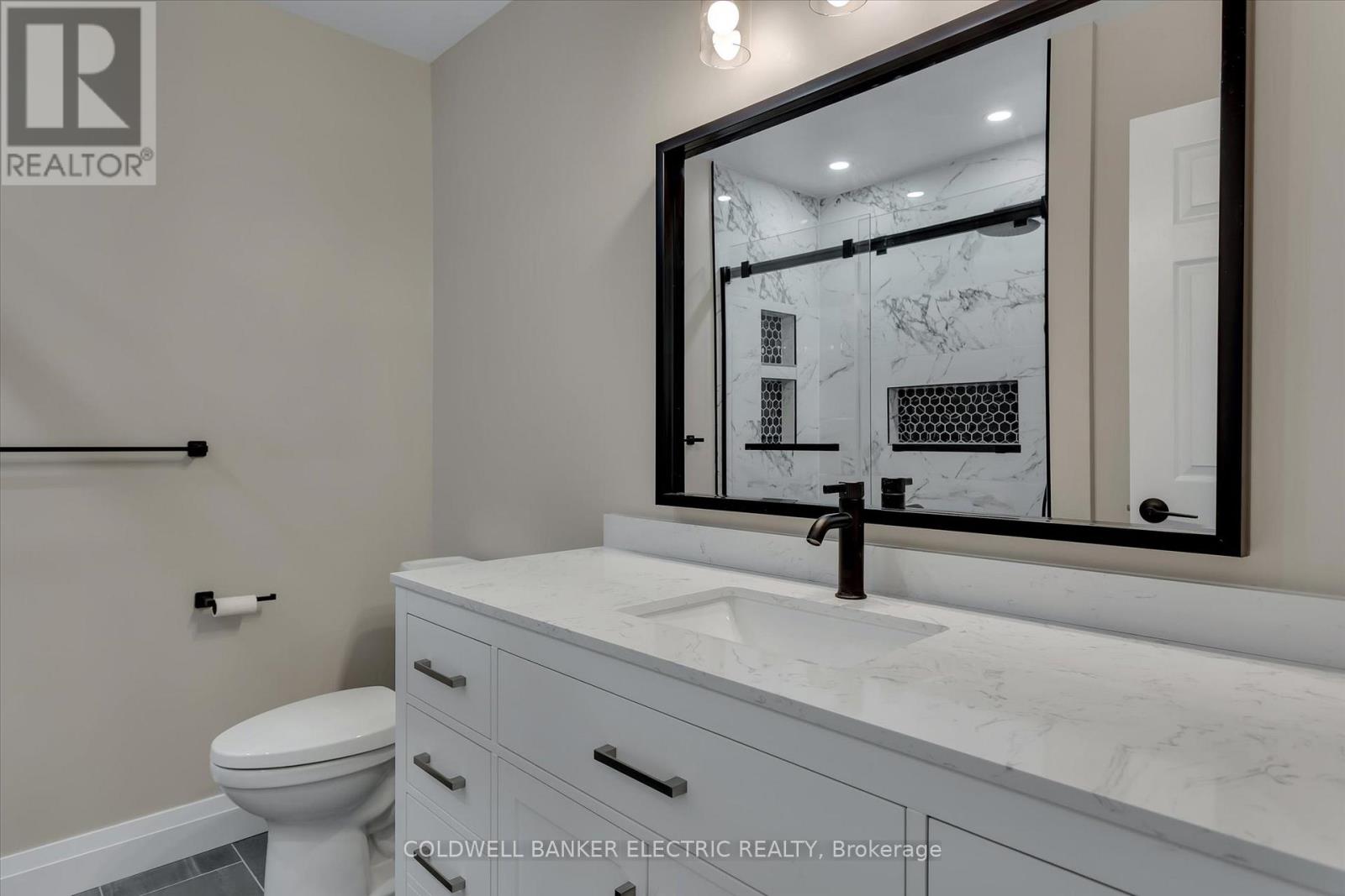 2225 Lorraine Drive, Peterborough (Northcrest Ward 5), Ontario  K9L 1Y6 - Photo 21 - X12374870