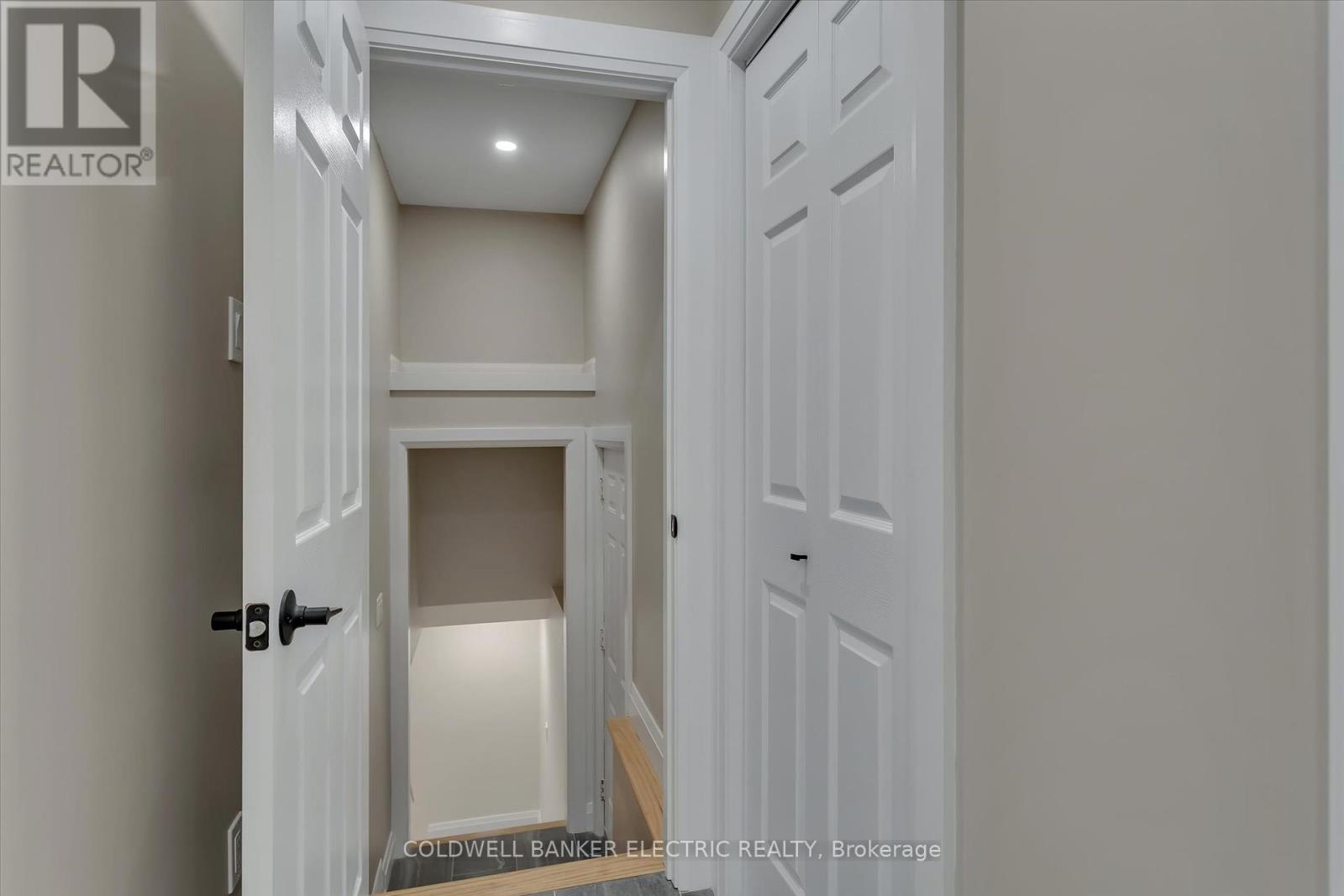 2225 Lorraine Drive, Peterborough (Northcrest Ward 5), Ontario  K9L 1Y6 - Photo 23 - X12374870
