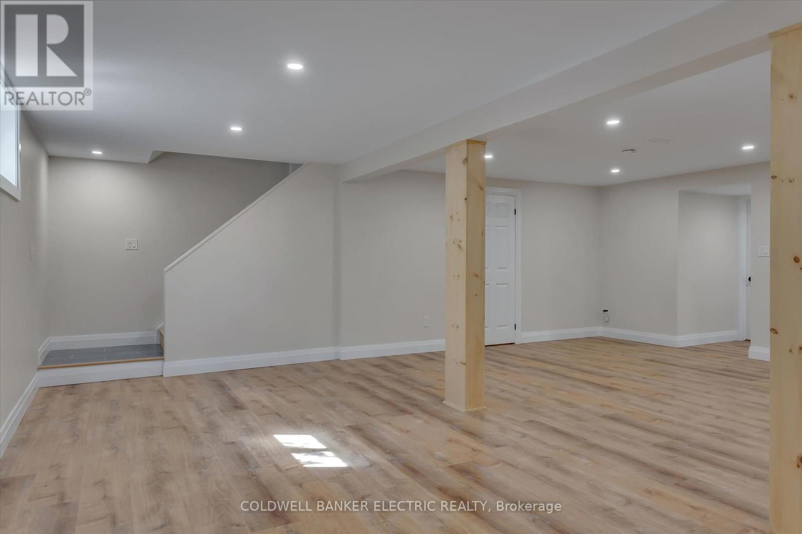 2225 Lorraine Drive, Peterborough (Northcrest Ward 5), Ontario  K9L 1Y6 - Photo 25 - X12374870