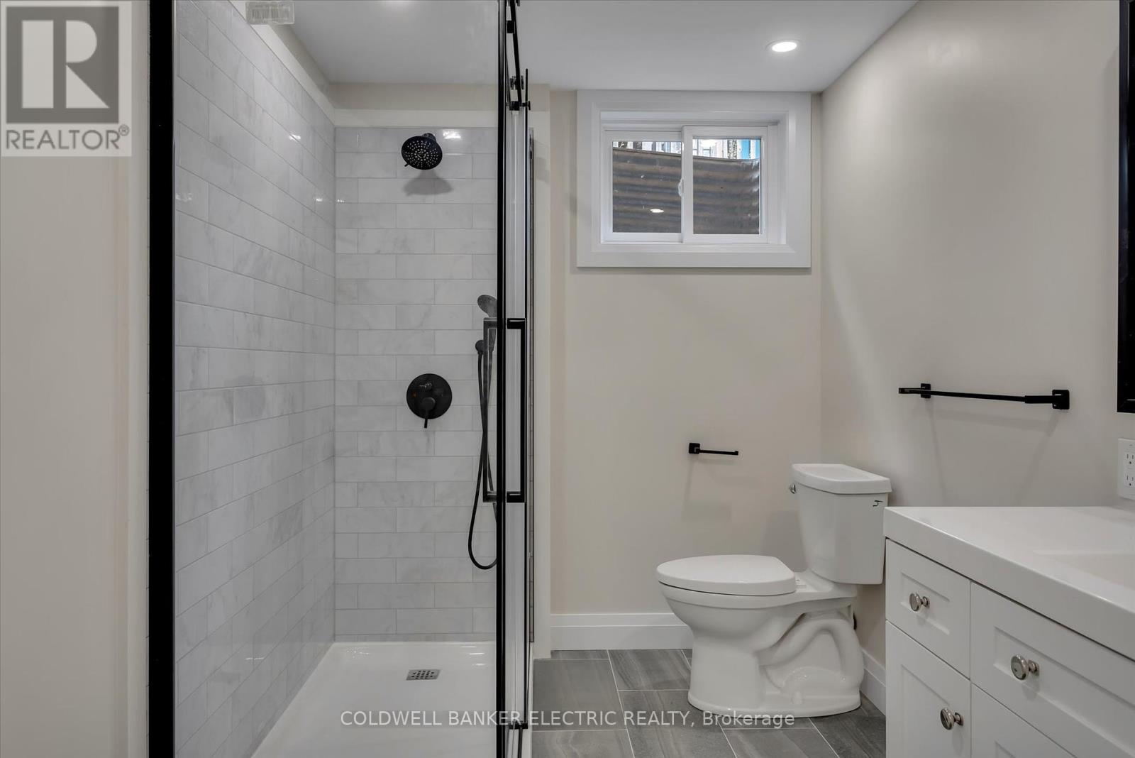 2225 Lorraine Drive, Peterborough (Northcrest Ward 5), Ontario  K9L 1Y6 - Photo 29 - X12374870