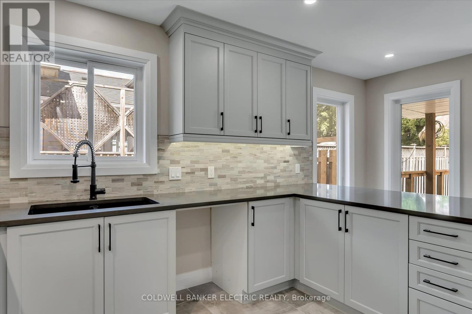 2225 Lorraine Drive, Peterborough (Northcrest Ward 5), Ontario  K9L 1Y6 - Photo 7 - X12374870