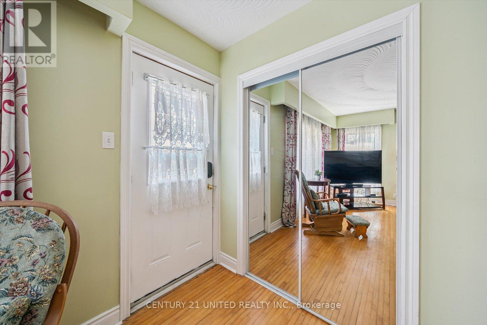 9 Beverly Street, Kawartha Lakes (Lindsay), Ontario  K9V 4Y8 - Photo 11 - X12374902