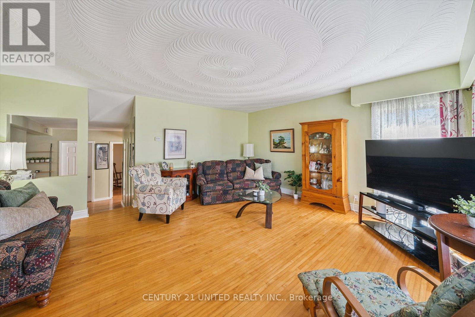 9 Beverly Street, Kawartha Lakes (Lindsay), Ontario  K9V 4Y8 - Photo 13 - X12374902