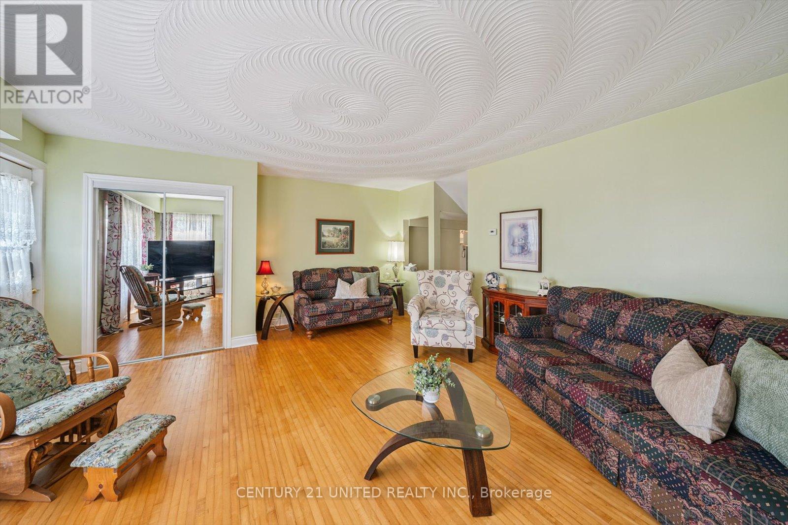 9 Beverly Street, Kawartha Lakes (Lindsay), Ontario  K9V 4Y8 - Photo 15 - X12374902