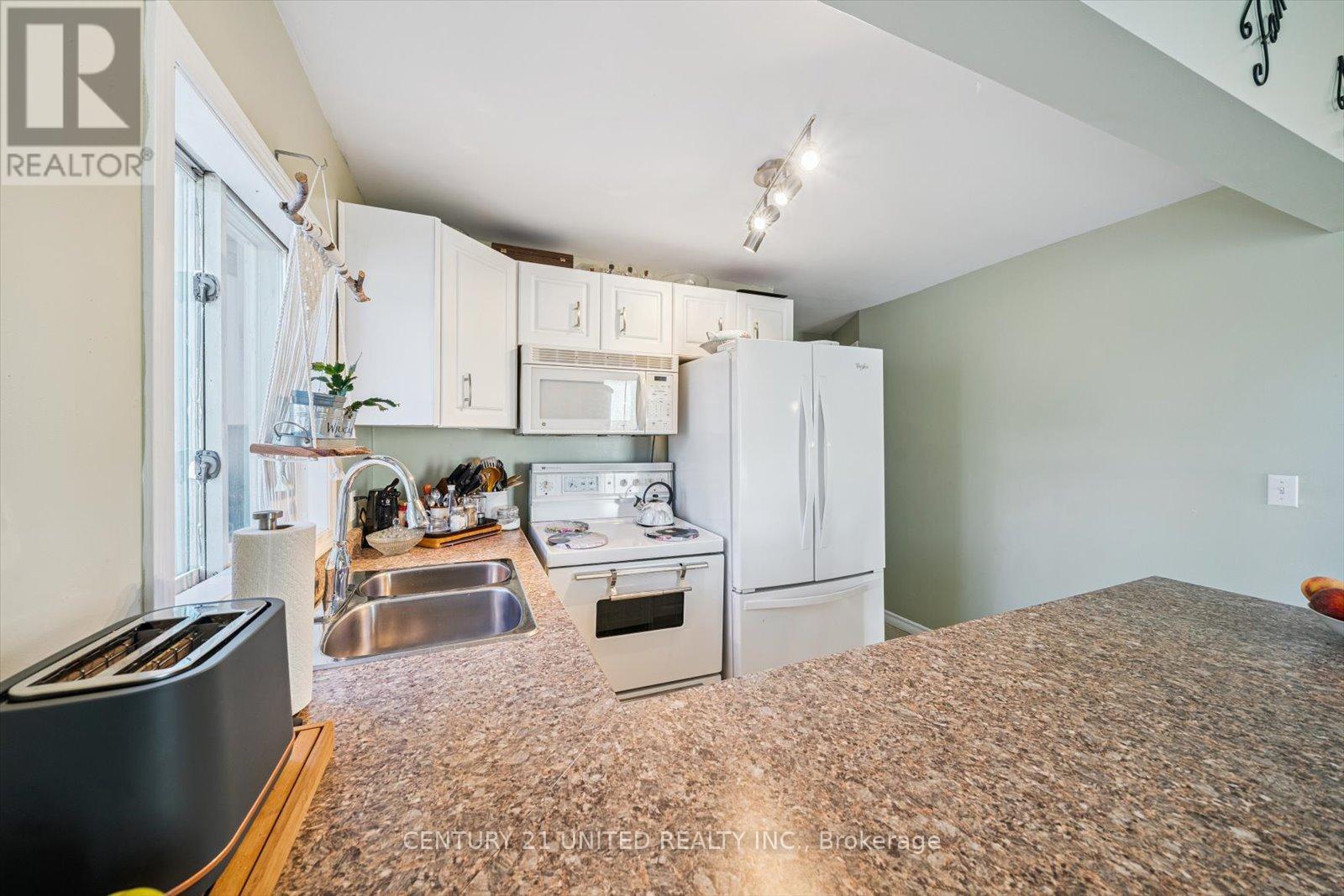 9 Beverly Street, Kawartha Lakes (Lindsay), Ontario  K9V 4Y8 - Photo 17 - X12374902