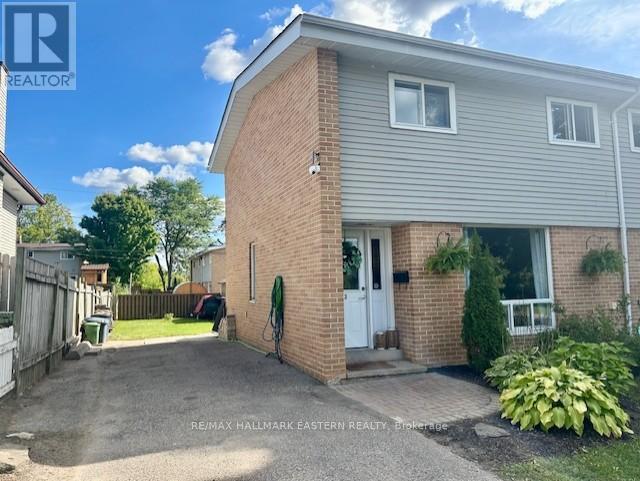 3 Maryknoll Avenue, Kawartha Lakes (Lindsay), Ontario  K9V 1A7 - Photo 2 - X12375013
