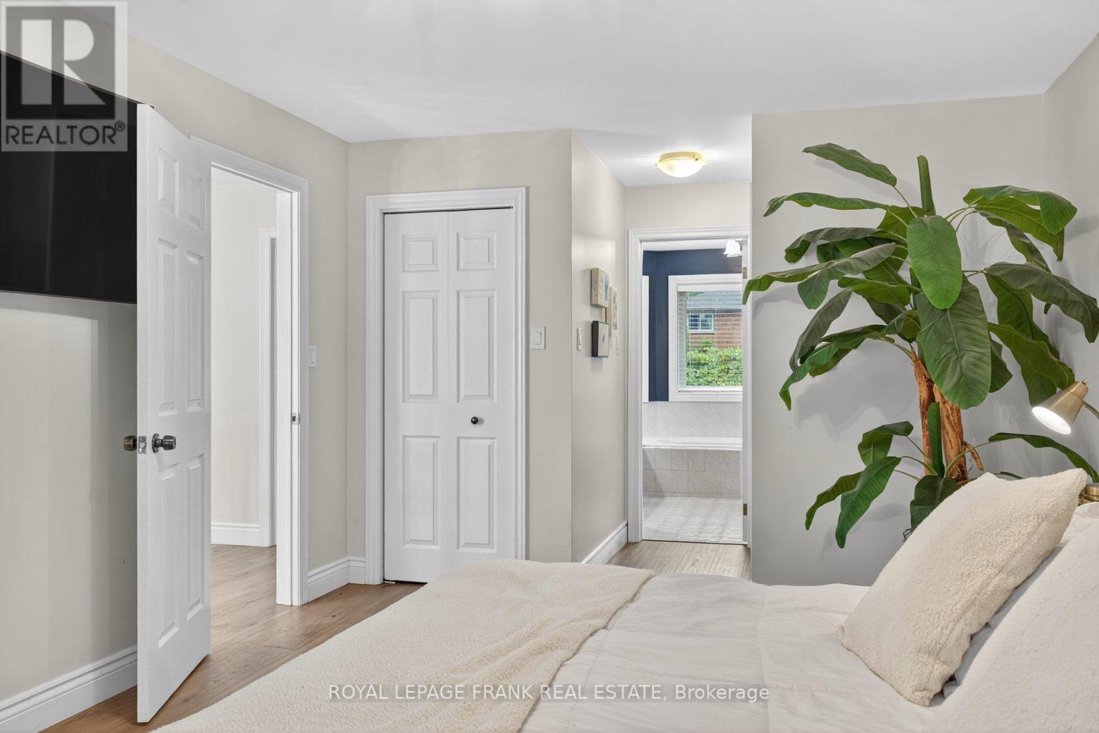 1805 Parkwood Circle, Peterborough (Monaghan Ward 2), Ontario  K9J 8C3 - Photo 27 - X12375360