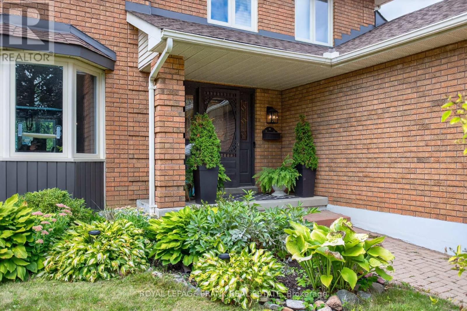 1805 Parkwood Circle, Peterborough (Monaghan Ward 2), Ontario  K9J 8C3 - Photo 6 - X12375360