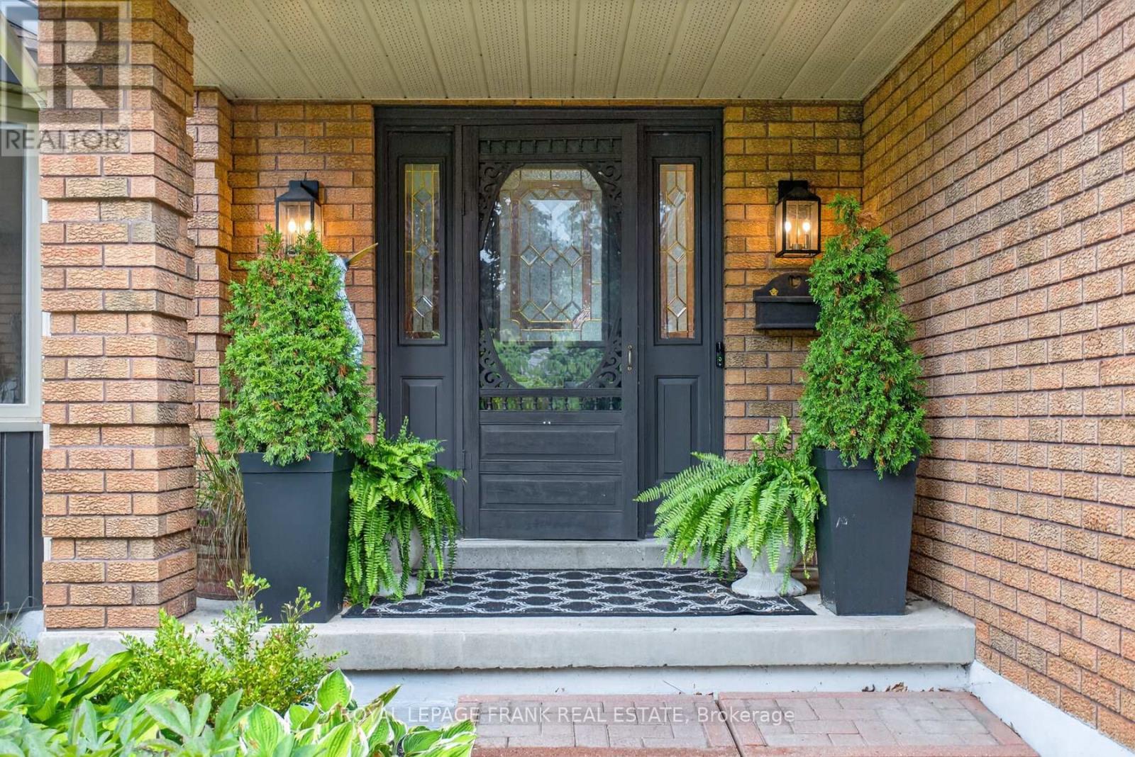 1805 Parkwood Circle, Peterborough (Monaghan Ward 2), Ontario  K9J 8C3 - Photo 7 - X12375360