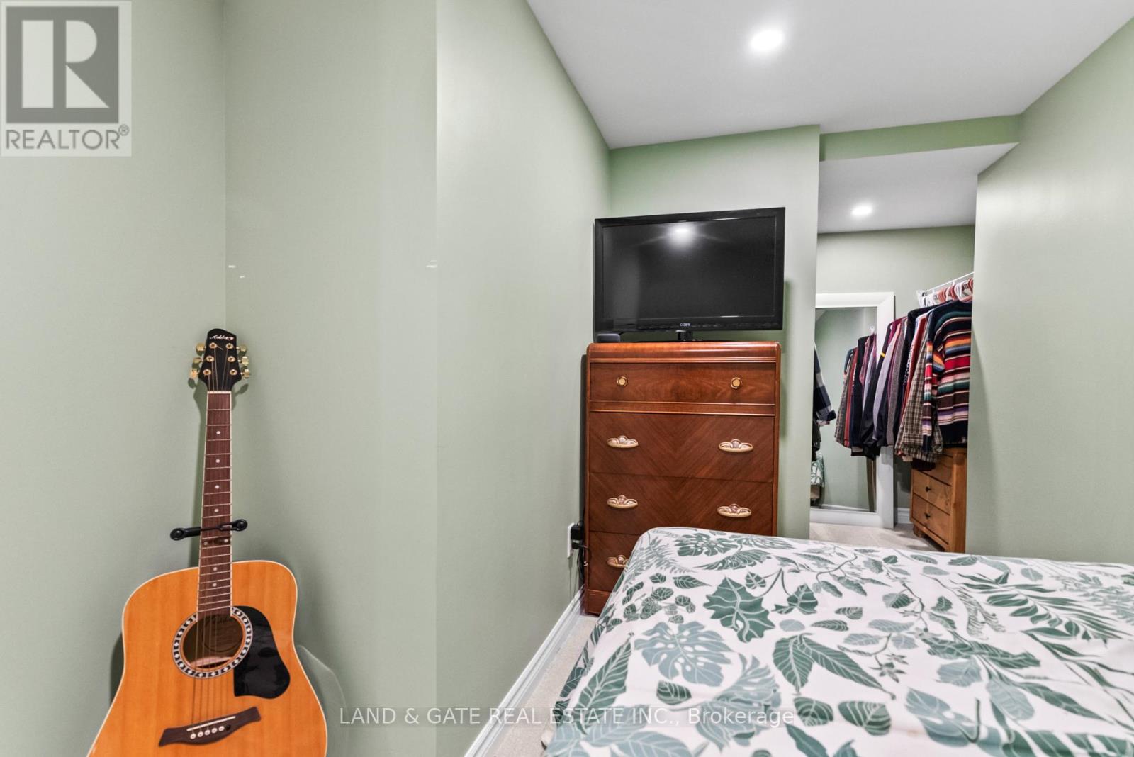 Lower - 19 Kawartha Drive, Kawartha Lakes (Lindsay), Ontario  K9V 1A6 - Photo 40 - X12376085